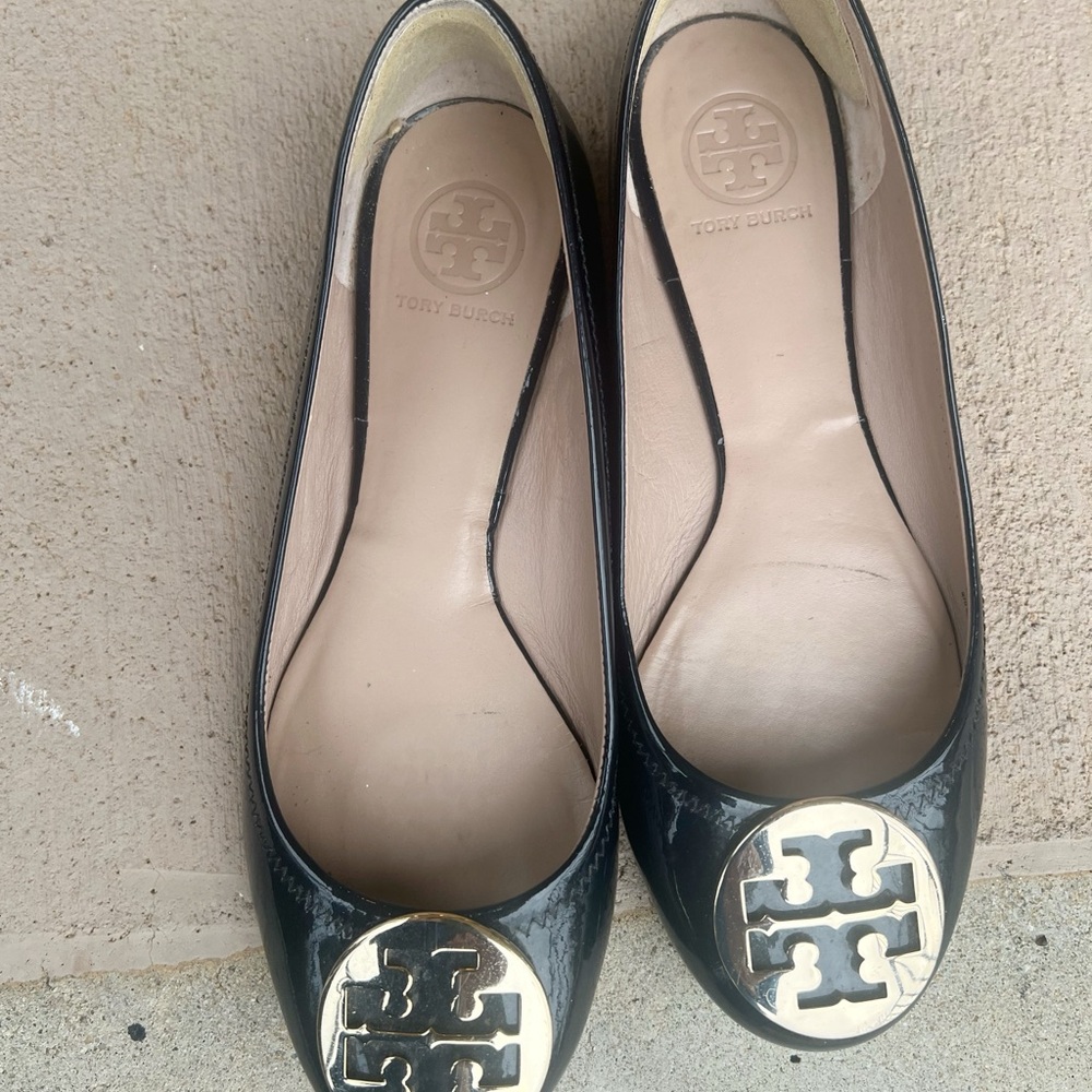 Tory Burch Reva Ballet Flats in Black with Gold Emblem - Picture 1 of 6